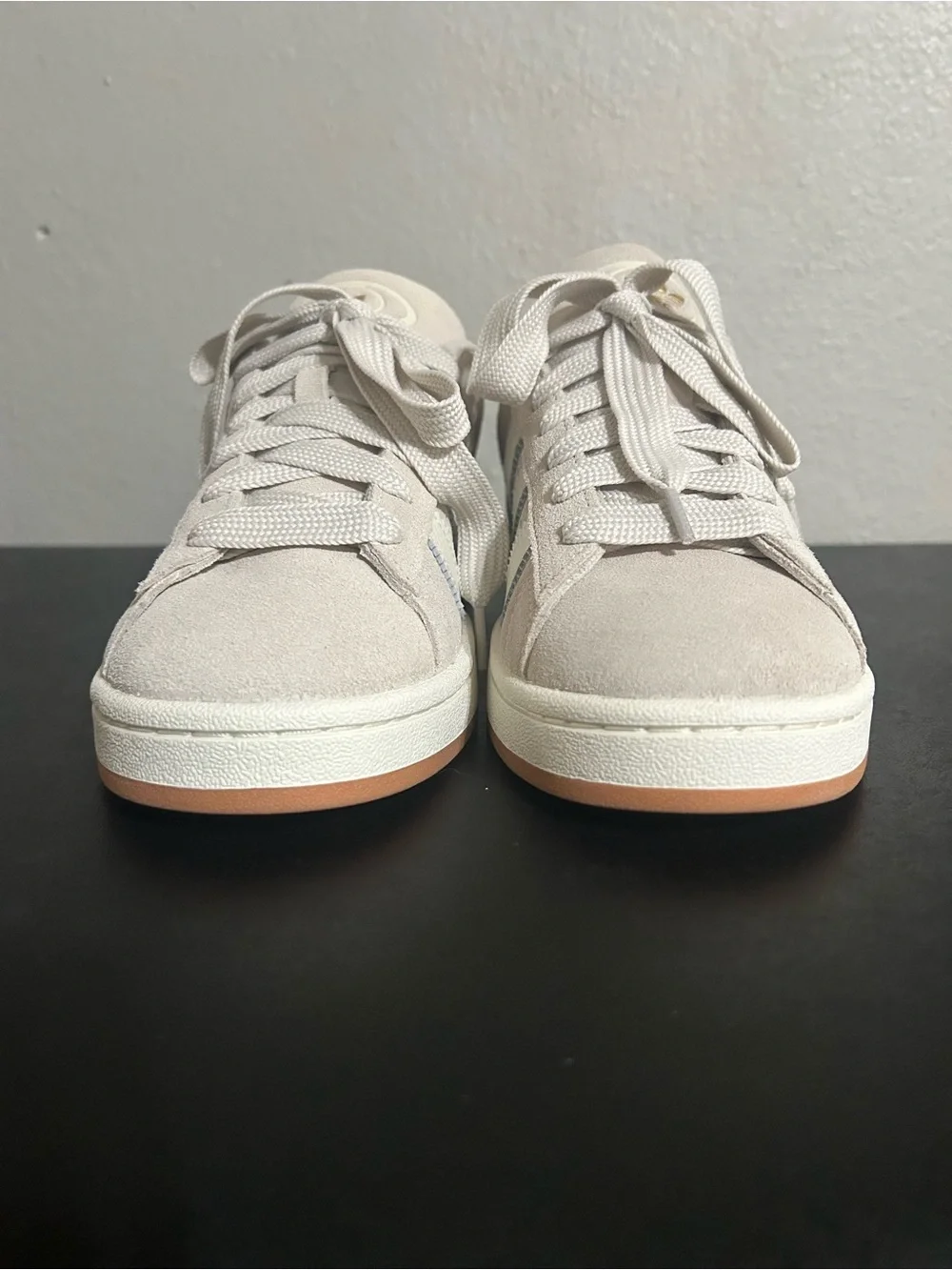 NEW Adidas  Campus Suede Sneakers in Off-White with Green Heel Tab size 9